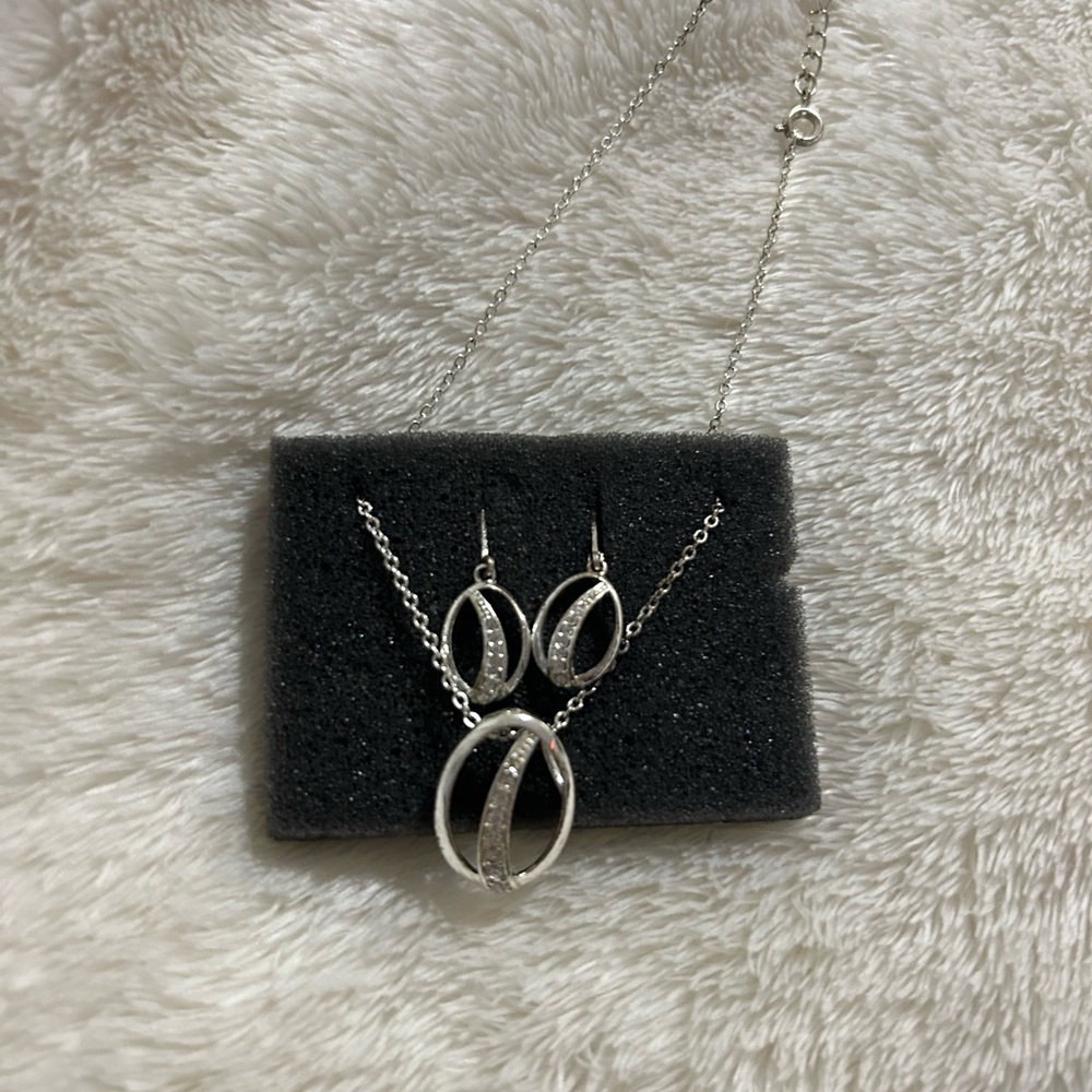 Elegant Silver Jewelry Set